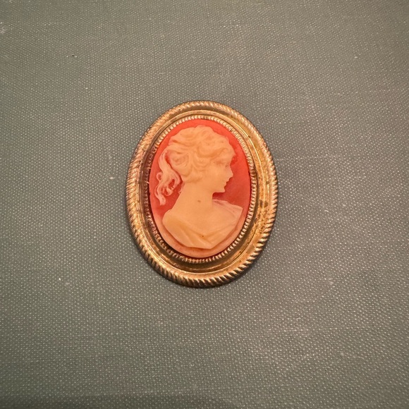 Vintage Victorian Gold Tone Pink & White Cameo Brooch - Picture 3 of 5